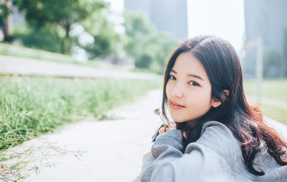 “不错，此老虽然老迈，但勇冠三军，军中将领，多为其后辈，受其提携之恩，威望之广，不在张任将军之下，若能招降此人，则我军可尽得巴郡。”邓贤肯定的回答道。
